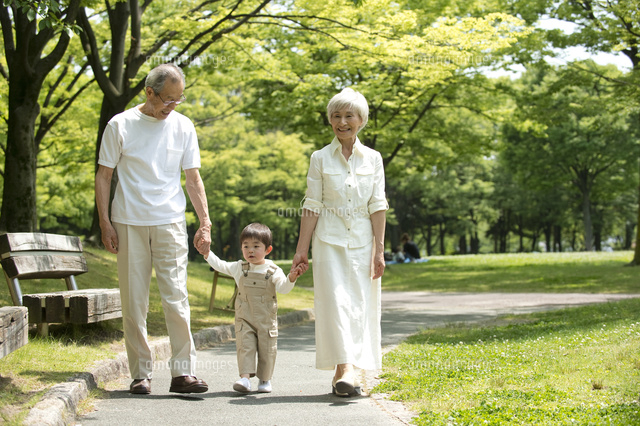 妻と孫と公園散歩が至福。